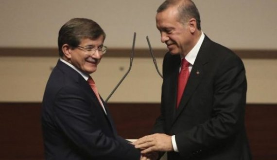 Konflikti me Greqinë, ish-kryeministri turk trondit Erdoganin: Vetëm Azerbajxhani na mbështet