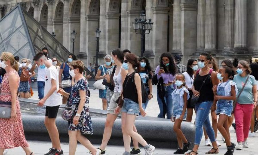 Ekspertët në Britani: Vala e dytë e COVID-19 po vjen