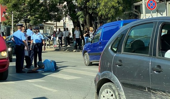 Vetura godet këmbësorin “te markat” në Prishtinë