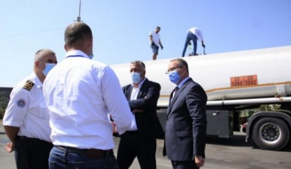 Inspektorët në aksion, kontrollojnë cilësinë e naftës në cisterna
