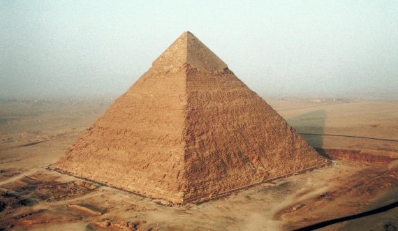 Ja çka kishte mbi piramidën e madhe