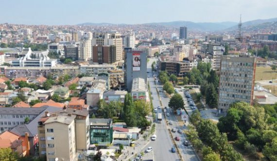 Mbyllen tri rrugë në lagjen Pejton të Prishtinës