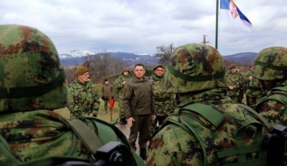 Serbia i pezullon të gjitha aktivitetet ushtarake pas presionit të BE’së