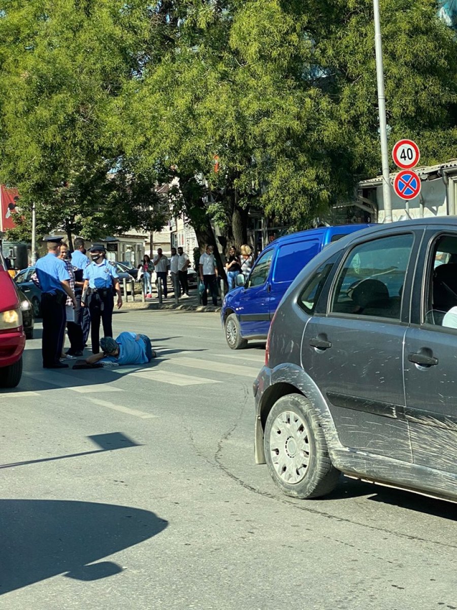 Vetura godet këmbësorin “te markat” në Prishtinë