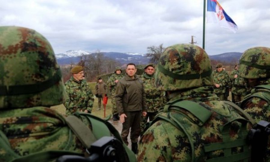 Serbia i pezullon të gjitha aktivitetet ushtarake pas presionit të BE’së