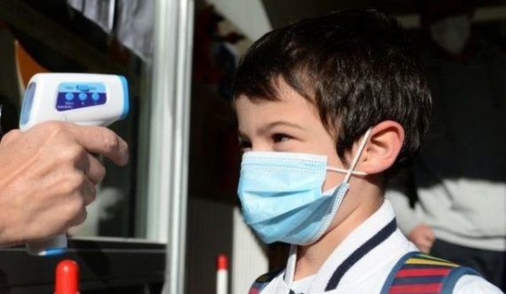 Ministria e Arsimit: Maskat nuk do të sigurohen nga vetë nxënësit