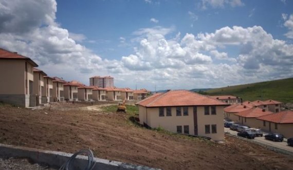 Këto 300 shtëpi në tokën e Kosovës, shpejt do të mbushen me serbë
