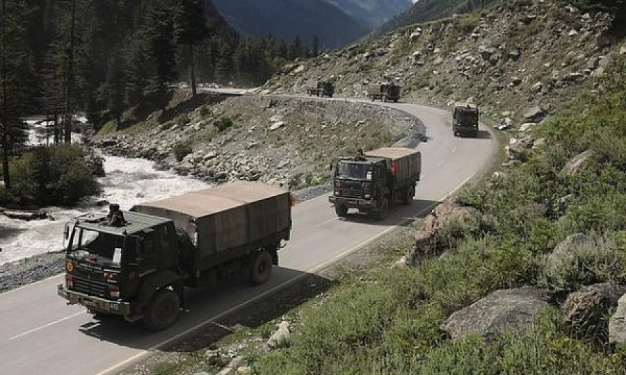 Tensionet arrijnë kulmin, shkëmbim zjarri mes ushtrive të dy shteteve të fuqishme