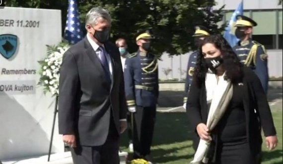 Osmani e Kosnett nderojnë viktimat e 11 shtatorit, vendosin kurora me lule te pllaka përkujtimore