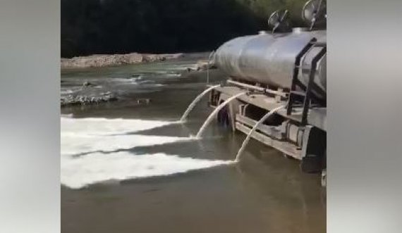 Pse po e derdhin qumështin fermerët kosovarë