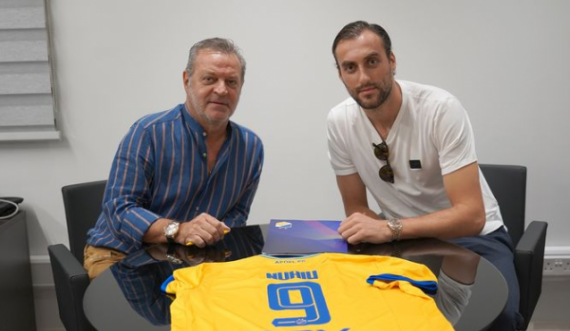 Zyrtare: Atdhe Nuhiu lojtar i APOEL Nicosia