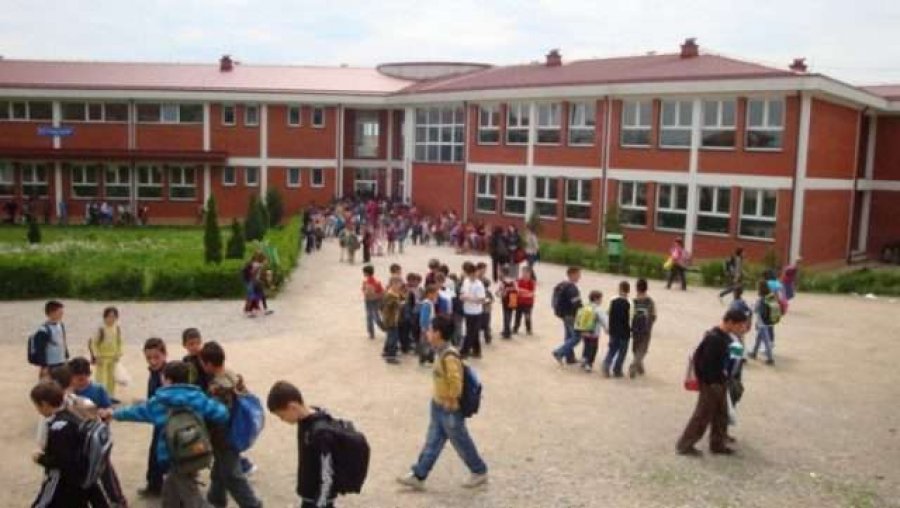 Viti i ri shkollor në Kosovë nis në dy faza 