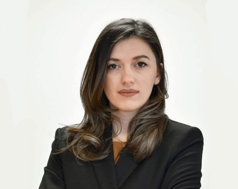 Albulena Haxhiu thotë se kryeministri Hoti po e bosnjëzon Kosovën