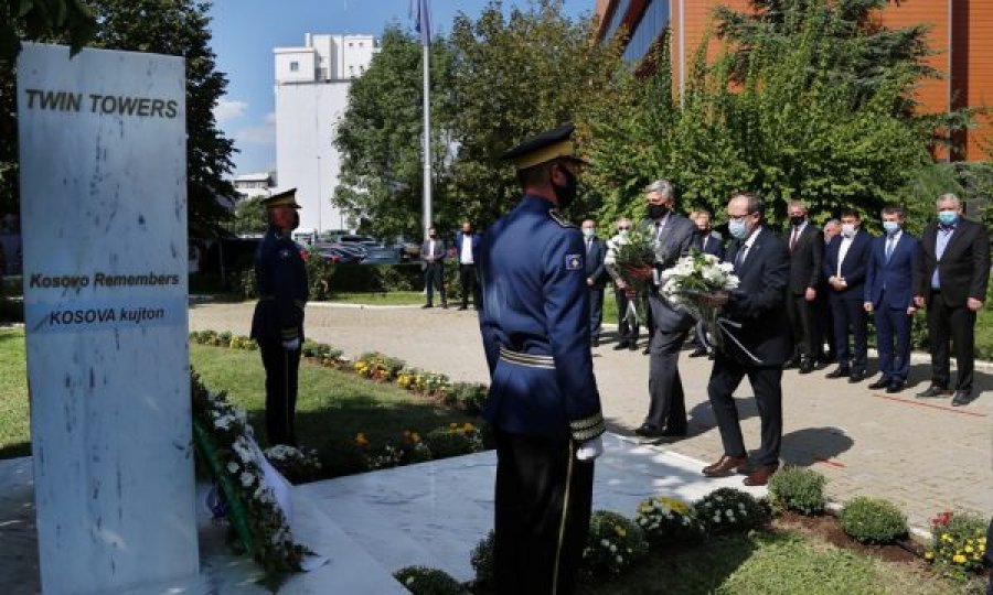 Kryeministri Hoti dhe ambasadori amerikan nderuan viktimat e 11 shtatorit