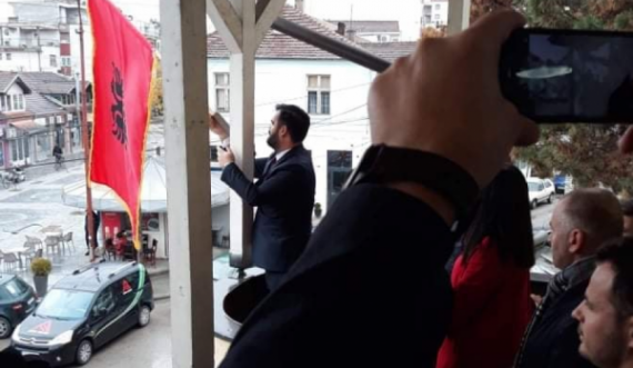 Gjykata në Serbi fton Mustafën pse përdori flamurin kombëtar 