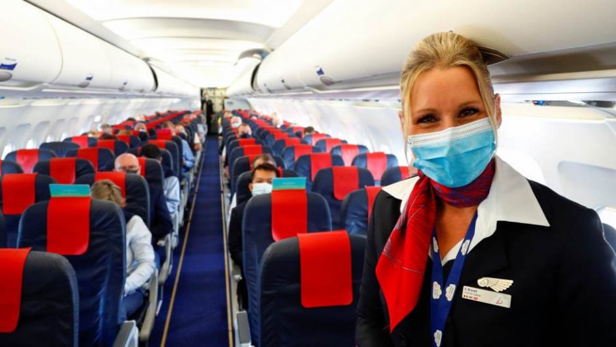 Çfarë maske duhet të mbani nëse fluturoni në kohë koronavirusi