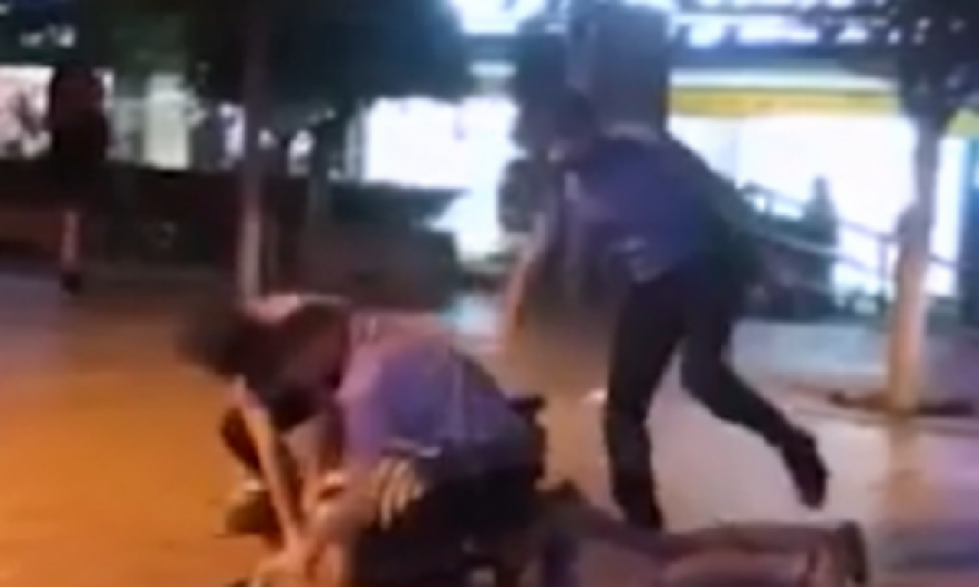 Inspektorati Policor nis hetime ndaj policëve që mbrëmë rrahën një person në sheshin e Prishtinës