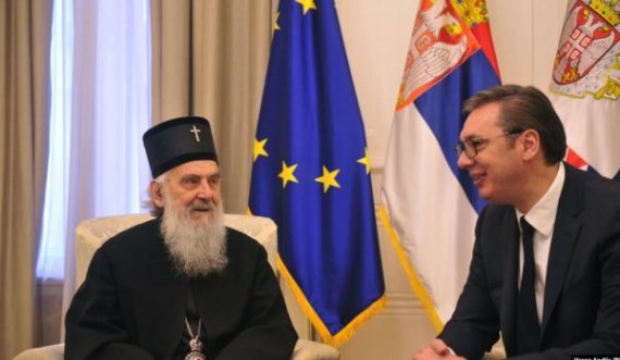 Vuçiq në takim me e patriarkun Irinej, flasin për dialogun me Kosovën