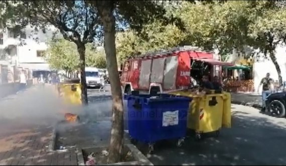 Shumë pranë shkollës, u vihet flaka kazanëve të mbeturinave