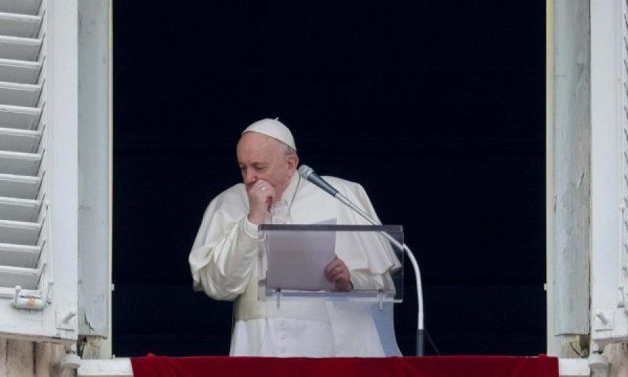 Kardinali del pozitiv në testin për koronavirus, Papa Françesku nën vëzhgim