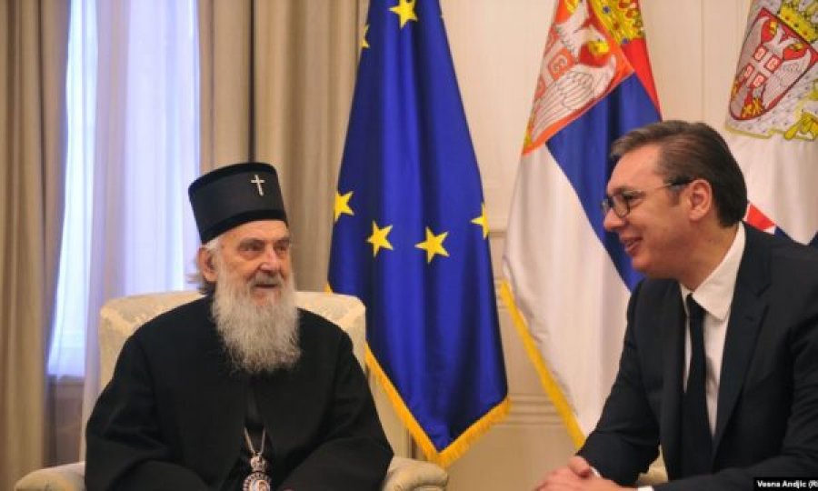 Vuçiq në takim me e patriarkun Irinej, flasin për dialogun me Kosovën