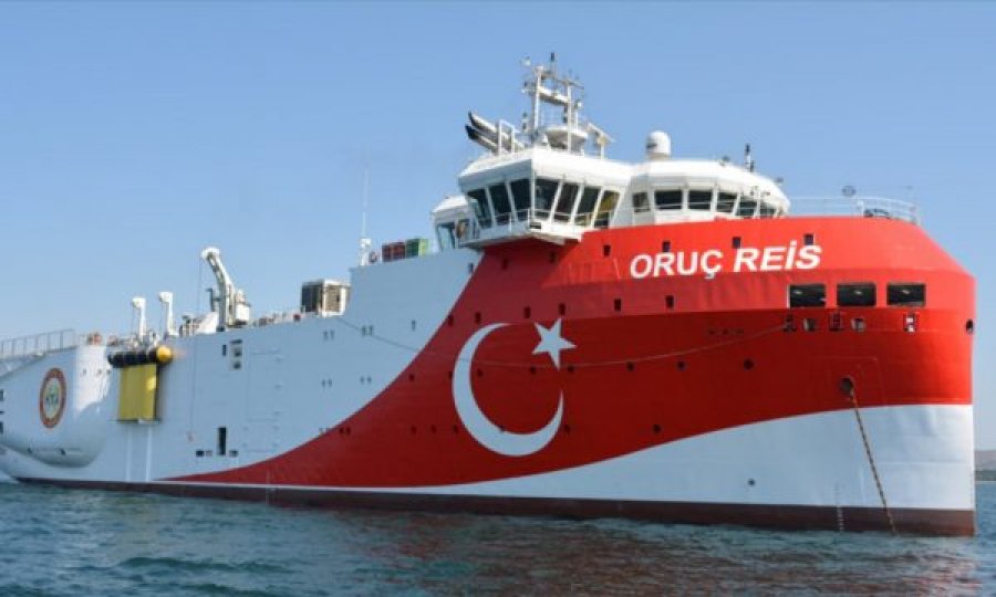 Turqia zhgënjen Greqinë: Anijen e larguam për mirëmbajtje e furnizim, s’e ndërrojmë politikën