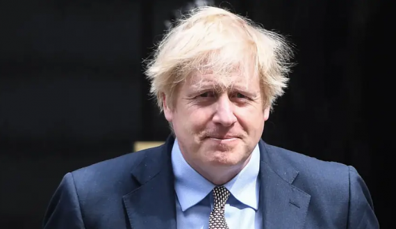 Familjet e të vdekurve nga koronavirusi e padisin kryeministrin e Anglisë, Boris Johnson