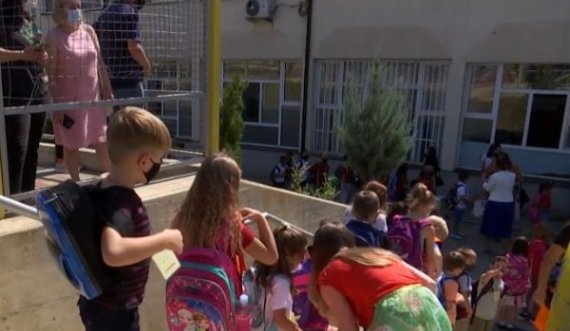 Mësimi në kohë pandemie, nxënësit të kujdesshëm por jo edhe prindërit