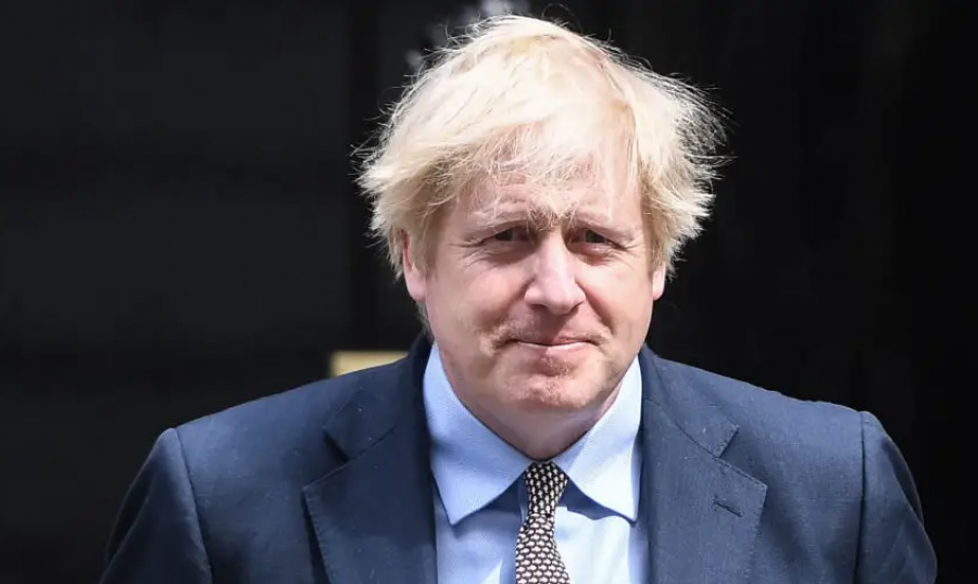 Familjet e të vdekurve nga koronavirusi e padisin kryeministrin e Anglisë, Boris Johnson