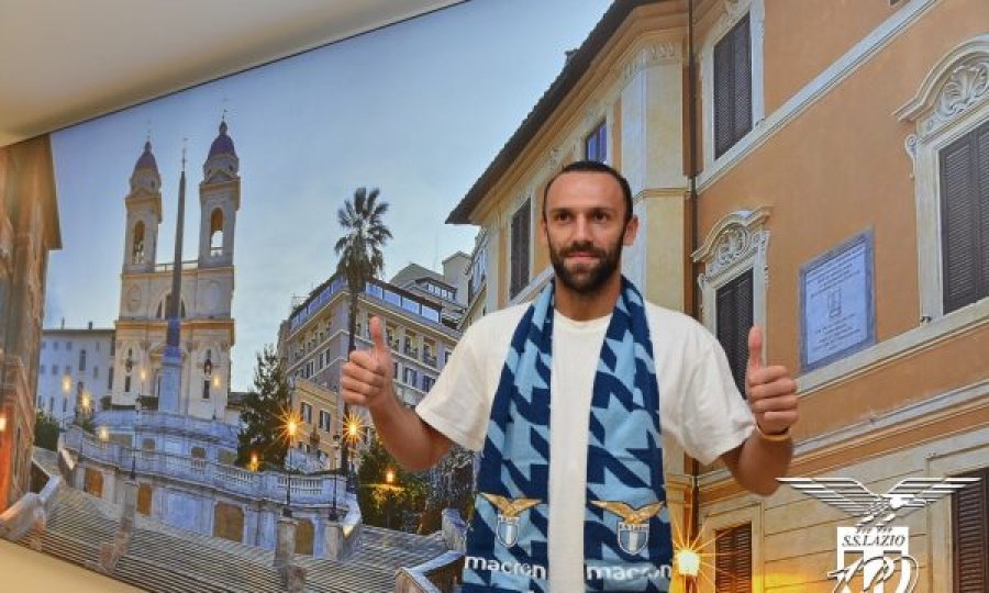 Momenti kur Muriqi nënshkruan kontratën me Lazion