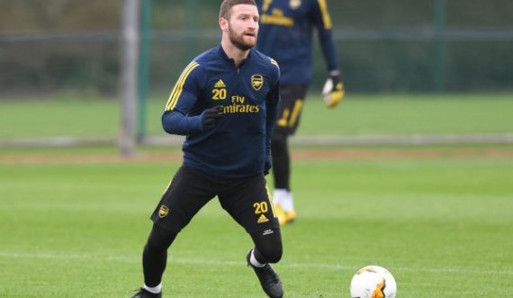 Mustafi lirohet nga Arsenali, kërkon klub të ri