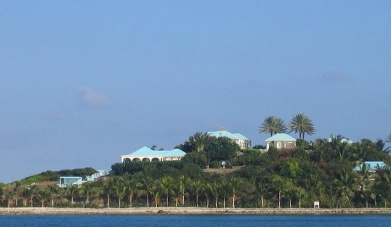 Brenda ishullit të orgjive, publikohen pamjet nga vila luksoze e pedofilit Jeffrey Epstein