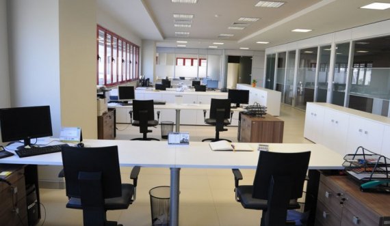 Zbuloni se në cilat punë shqiptarët punojnë me orë më të zgjatura, administrata më me fat