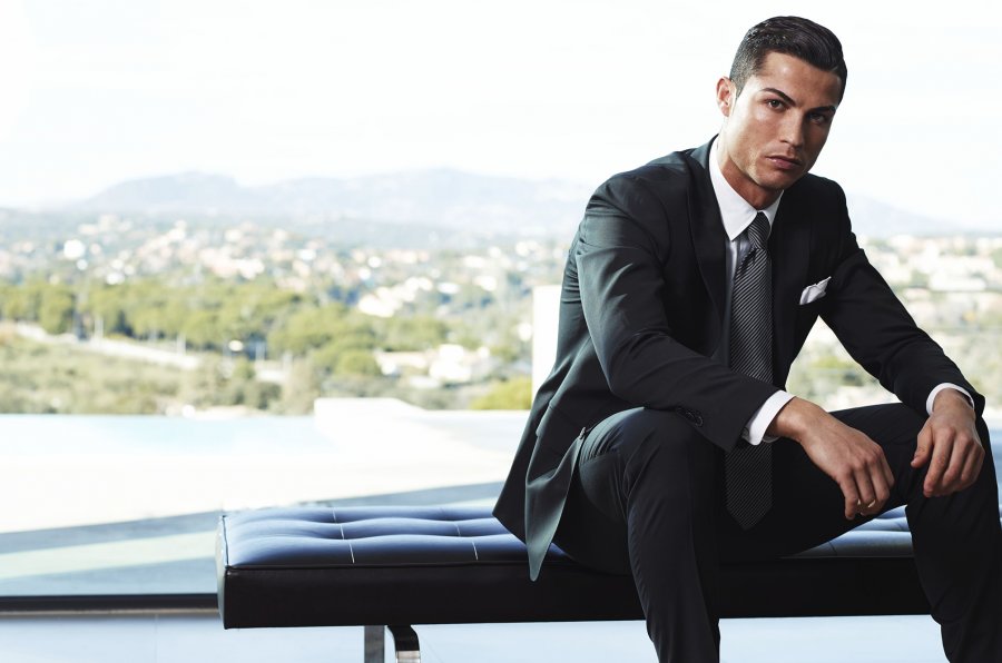 Cristiano Ronaldo pozon në jaht me pizhama 1900 euro