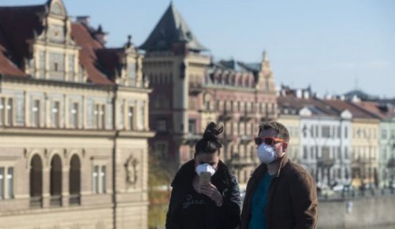  Republika Çeke regjistron për herë të parë mbi 2 mijë të infektuar me koronavirus 