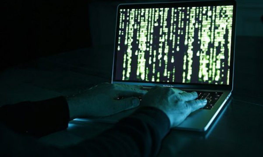  Policia në bashkëpunim me FBI-në arreston tre hakerë, shisnin të dhënat e kredit-kartelave që vidhnin 