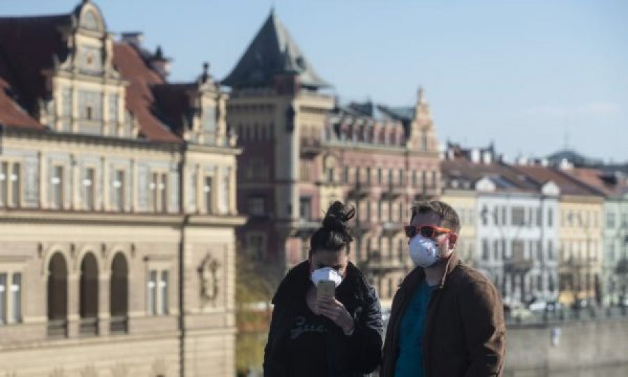  Republika Çeke regjistron për herë të parë mbi 2 mijë të infektuar me koronavirus 
