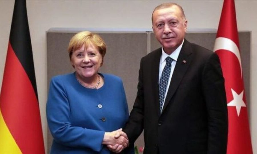 Merkel zbulon prapaskenat e konfliktit: Greqia dhe Turqia ishin në prag lufte