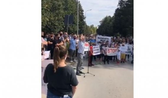 Protesta në Kamenicë ndaj rirorganizimit të shkollave
