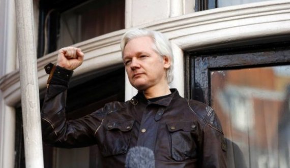 Përfaqësuesit e Trump i ofruan faljen Assange në këmbim të identitetit të ‘spiunit’ mes demokratëve