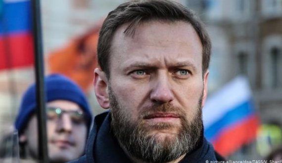 Kremlini i konsideron “absurde” raportimet për gjurmë të Noviçokut në shishen e Navalnyt