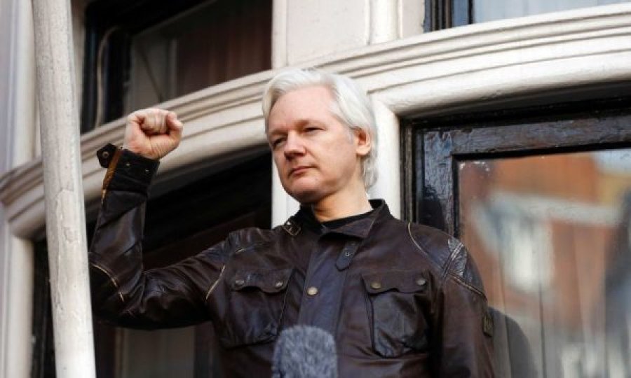 Përfaqësuesit e Trump i ofruan faljen Assange në këmbim të identitetit të ‘spiunit’ mes demokratëve