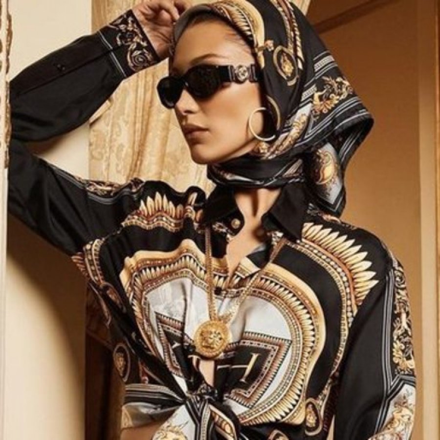 Joshëse dhe provokuese, supermodelja Bella Hadid “çmend” ndjekësit me imazhet nga fushata e re për Versace