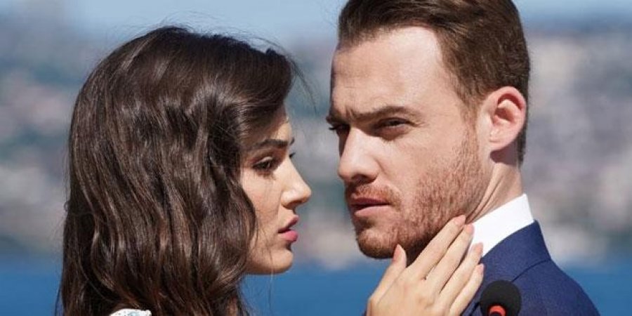 Aktorja e njohur turke, tregon nëse e la të dashurin për partnerin e serialit