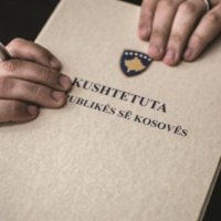 Pushtetarët, më në fund, i favorizojnë deputetët që patën votuar në kundërshtim me nenin 70 të Kushtetutës