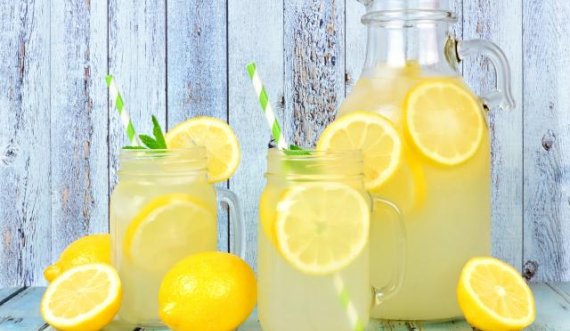 Përgatiteni mirë limonadën dimërore