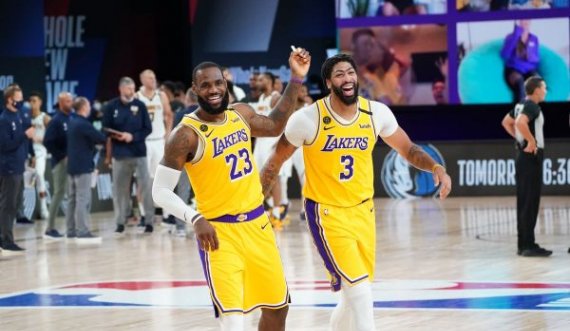 Shkëlqen Davies, Lakers fitojnë gjysmëfinalen e parë ndaj Denver