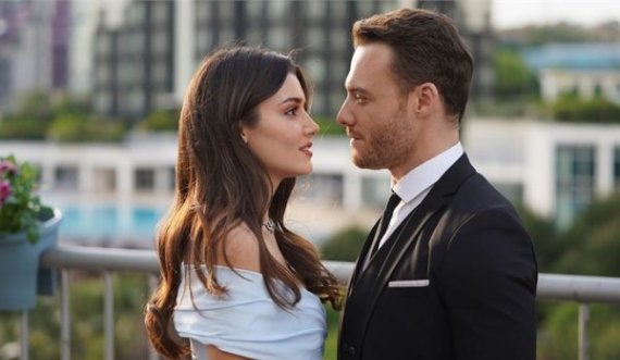 Flet aktorja e njohur turke, tregon nëse e la të dashurin për partnerin e serialit