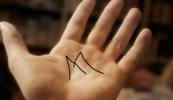 Nëse u formohet shkronja M në pëllëmbën e dorës jeni njeri i veçantë dhe ja çfarë do të thotë për jetën tuaj: Nëse e keni te të dyja