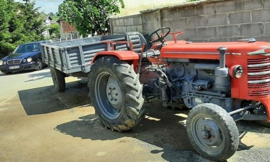 Suharekë: Po ngiste traktorin, nga pakujdesia lëndon tre fëmijë kosovarë